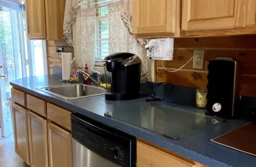 Ridgeley Cabin | Hilltop 10 acre Cabin Retreat Getaway - WiFi!