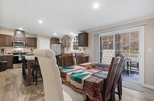 Ashland House | Hilltop Hideaway