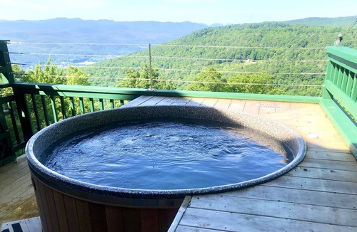Thompson Ridge House | Historic Catskills Cottage w/Cedar Hot Tub On Top Of The World