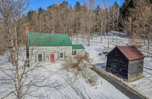 Taftsville House | Historic Charm, Located On the River - Rustic Chic