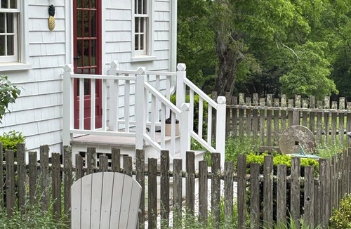 Lyme Cottage | Historic cottage in Deep River, CT