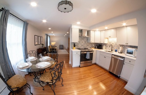 Akron Cabin | Historic Gate Lodge lovingly renovated and fully furnished in quaint Akron