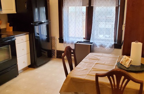 Brunswick Apartment | Historic Getaway near Harpers Ferry, Frederick, Antietam, C&O Canal and more!