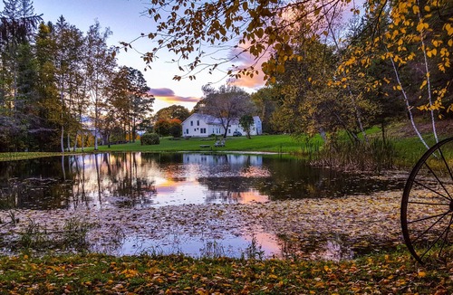Clarendon House | Historic Home w/glass house, mtn views, swim pond, near skiing, weekly discounts