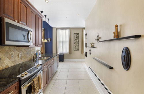 Macedon House | Historic Loft | Pool Table | Bar | Movie Theater