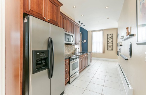 Macedon House | Historic Loft | Pool Table | Bar | Movie Theater