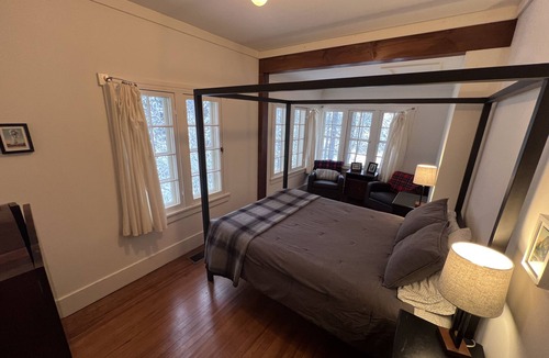 Phoenicia Cabin | Historic Luxury Craftsman Lodge - Streamside - Remodeled Baths 2024