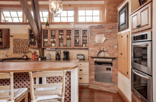 Mount Sunapee House | HISTORIC, RENOVATED BARN w/Mt. SUNAPEE VIEW, SLEEPS 22+, Minutes to Lake/Mt.