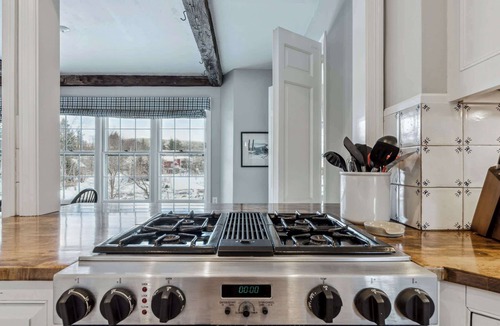 Woodstock House | Historic Riverside Retreat in Woodstock Village