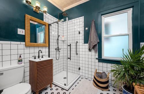 Front Park Apartment | Historic & Spacious 3 Bedroom Family Gem on Peaceful Street