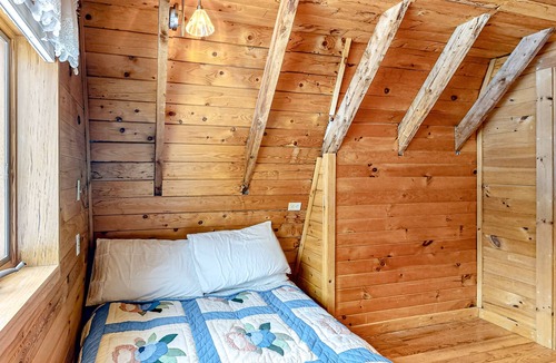 Eastern Vermont House | Historical countryside home with Peloton & amazing views - dog-friendly