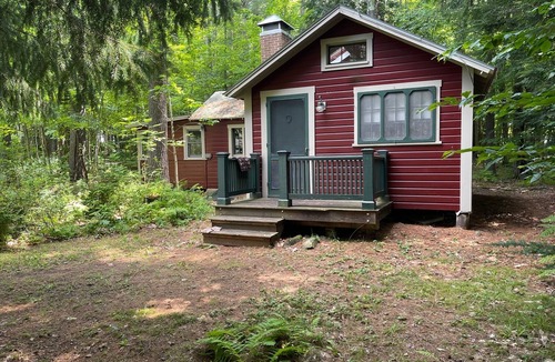 Canaan Cottage | Historical Lake House & Guest cottage.