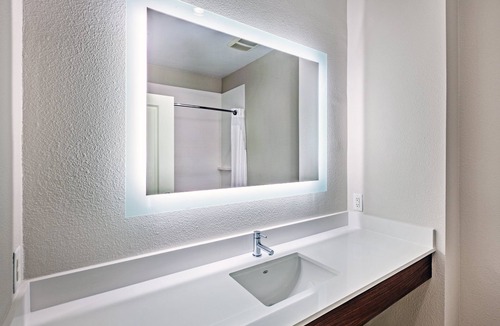 Lakeview  Jefferson County Hotel | Holiday Inn Express Hotel & Suites PORT ARTHUR by IHG
