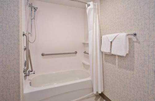 Webster Hotel | Holiday Inn Express Hotel & Suites Rochester Webster by IHG