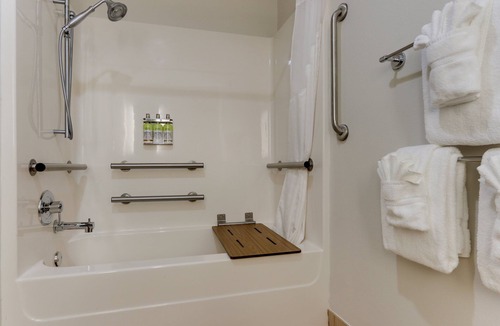 Kettering Hotel | Holiday Inn Express Hotel & Suites Dayton-Centerville by IHG