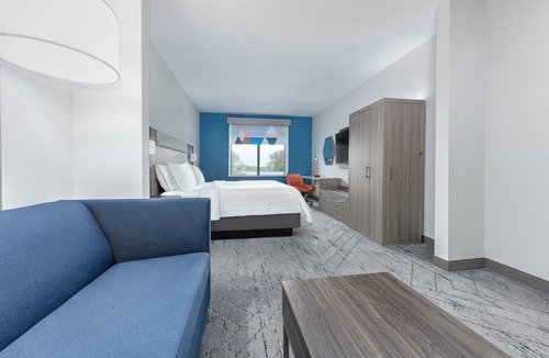 Winnie Hotel | Holiday Inn Express Hotel & Suites Winnie by IHG