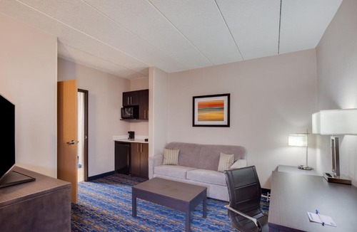 Lake Arbor Hotel | Holiday Inn Express I-95 Capitol Beltway - Largo by IHG