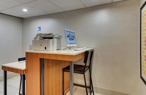 Pittston Hotel | Holiday Inn Express Pittston - Scranton Airport by IHG