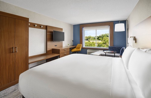 East Irondequoit Hotel | Holiday Inn Express Rochester NE- Irondequoit by IHG
