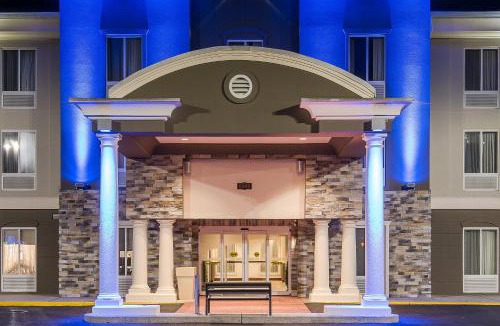 Mount Laurel Hotel | Holiday Inn Express & Suites Philadelphia - Mt Laurel by IHG