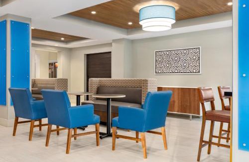 Mount Laurel Hotel | Holiday Inn Express & Suites Philadelphia - Mt Laurel by IHG