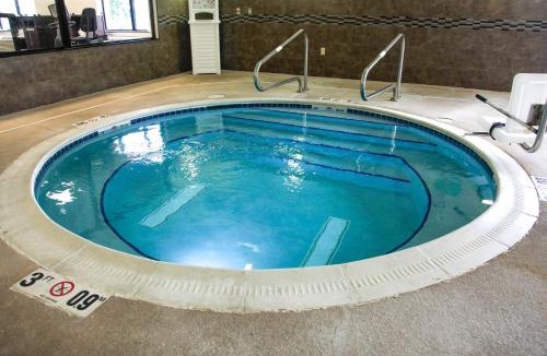 LaVale Hotel | Holiday Inn Express & Suites Cumberland - La Vale by IHG