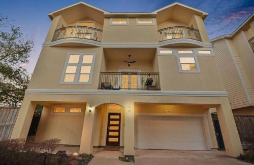 Shady Acres House | Holiday Luxurious 6BR 3,5BA Wifi And Pool