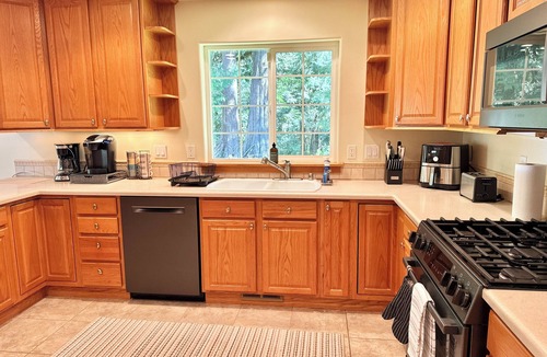 Rockport House | Home in the woods with private Creek & Hot tub near North Cascades National Park