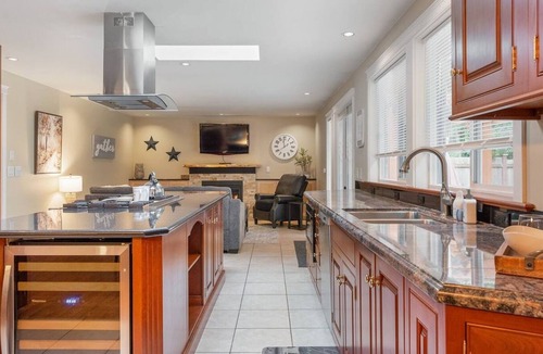 Tanner House | Home with 3 Bedrooms and Studio Cottage both Included. Sleeps 9. Directly On The River