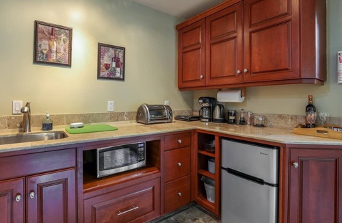 Tanner House | Home with 3 Bedrooms and Studio Cottage both Included. Sleeps 9. Directly On The River