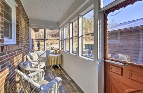 East Point House | Homeplace with Yard - 10 Mi to Jenny Wiley!