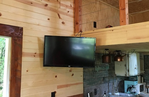 Fayetteville House | Horse Farm Retreat Creekside Tiny House, Sleeps 4 & Pet Friendly