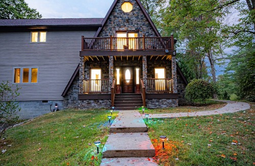 Summerlee House | Horseshoe Acres - Home theater, spa room, hot tub