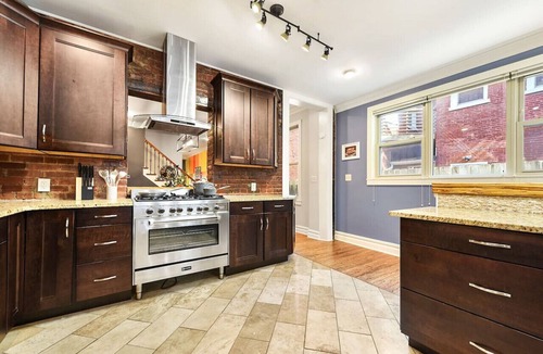 South Side Flats House | ★ HostWise Stays ★ King Beds, Driveway, Fire Pit, EV Charger!