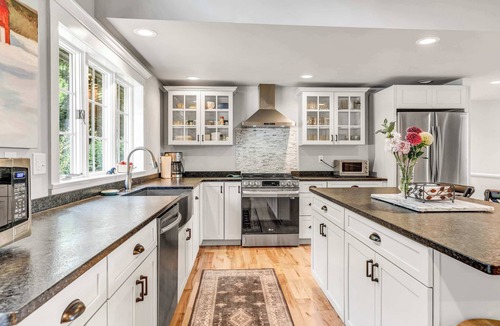 Quechee House | Hot Tub, Close to Club, Tesla Charging - Nix Domus