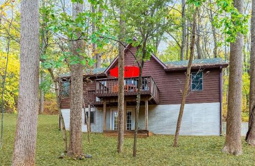 Kabletown House | Hot Tub, Deck&Grill, Game Room, WiFi at Cute Cabin
