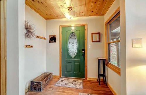 Berkeley Springs House | Hot Tub Fireplace Fire Pit Game Room & More