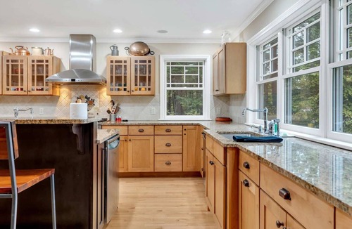 Quechee House | Hot Tub, Great Living Space - Fairbanks Haven