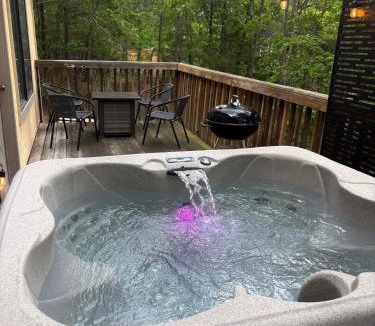 Basye Ski Chalet | Hot Tub Nature Retreat 2 min to Bryce Resort