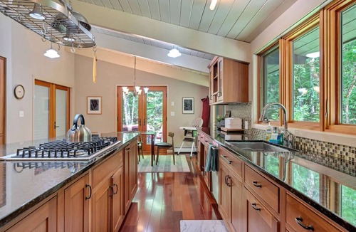 Quechee House | Hot Tub & Sauna, Fireplace - Morgan Road Escape