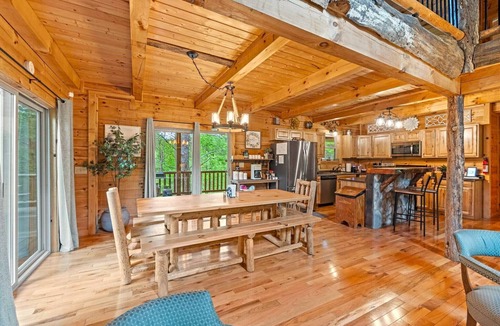 Rockbridge Cabin | Hot Tub, Sauna, GameRoom: Pool Table, Arcade, Ping Pong, Foosball. Hiking Nearby