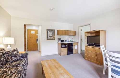 West Bridgewater Hotel | Hotel ∙ 1 bedroom ∙ 6 guests