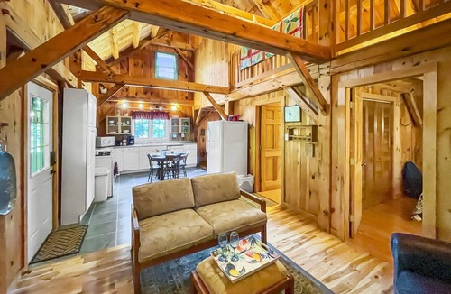 Rumney House | Hounds Nest: Community Decks on Stinson Lake, Dogs Ok, Central AC, Fire Pit, Fast WiFi & more