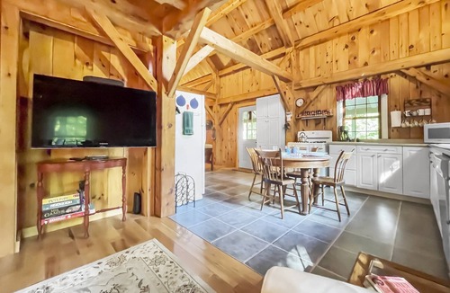 Rumney House | Hounds Nest: Community Decks on Stinson Lake, Dogs Ok, Central AC, Fire Pit, Fast WiFi & more