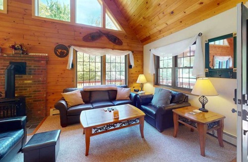 East Haven  Rutland County House | House ∙ 4 bedrooms ∙ 10 guests