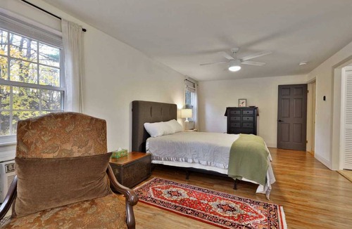 East Haven  Rutland County House | House ∙ 4 bedrooms ∙ 8 guests