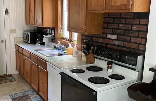 Windham House | House on The Lake Is a peaceful getaway with beautful grounds with stonewalls