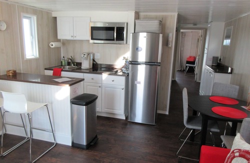Portsmouth Boat Rental | Houseboat located in the beautiful Kittery/Portsmouth Harbor