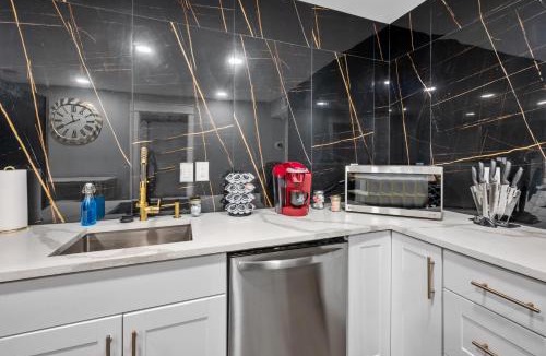 Houston Heights Apartment | Houston Heights 2BR Getaway with Pool & Free Park