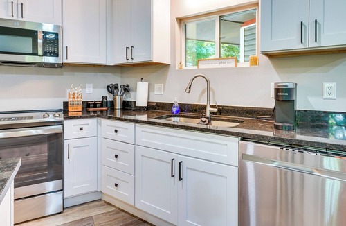Howard House | Howard Retreat w/ Deck + Fire Pit, 1 Mi to Lake!
